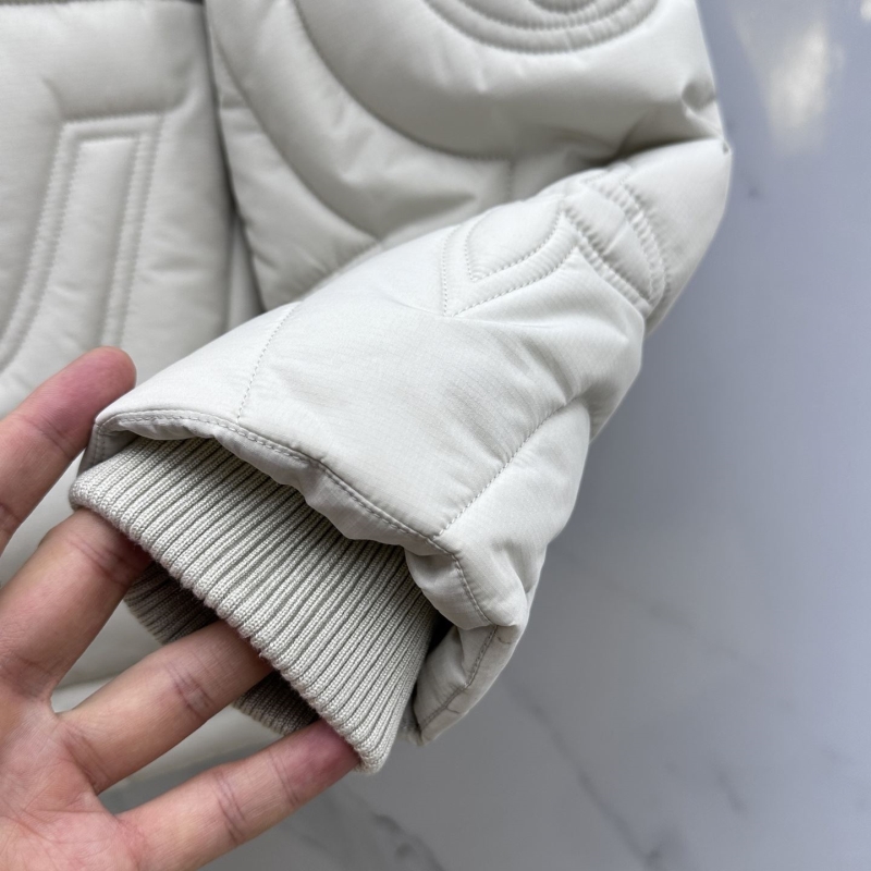 l0vis Vvtt0n outwear